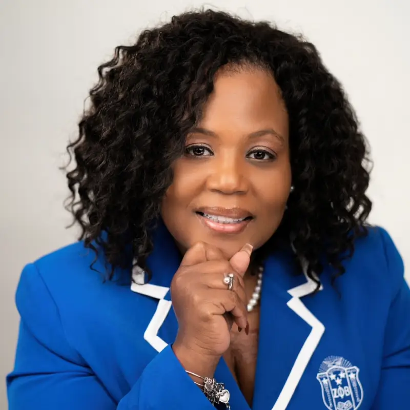 Headshot of Aishe Robinson