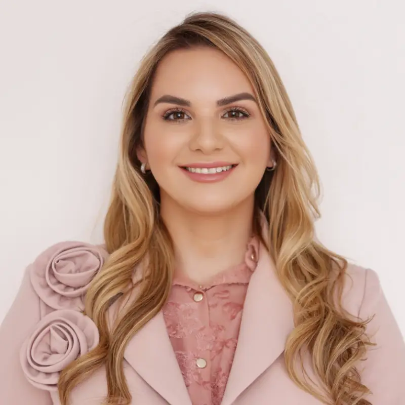 Headshot of Beatrice Fernandez