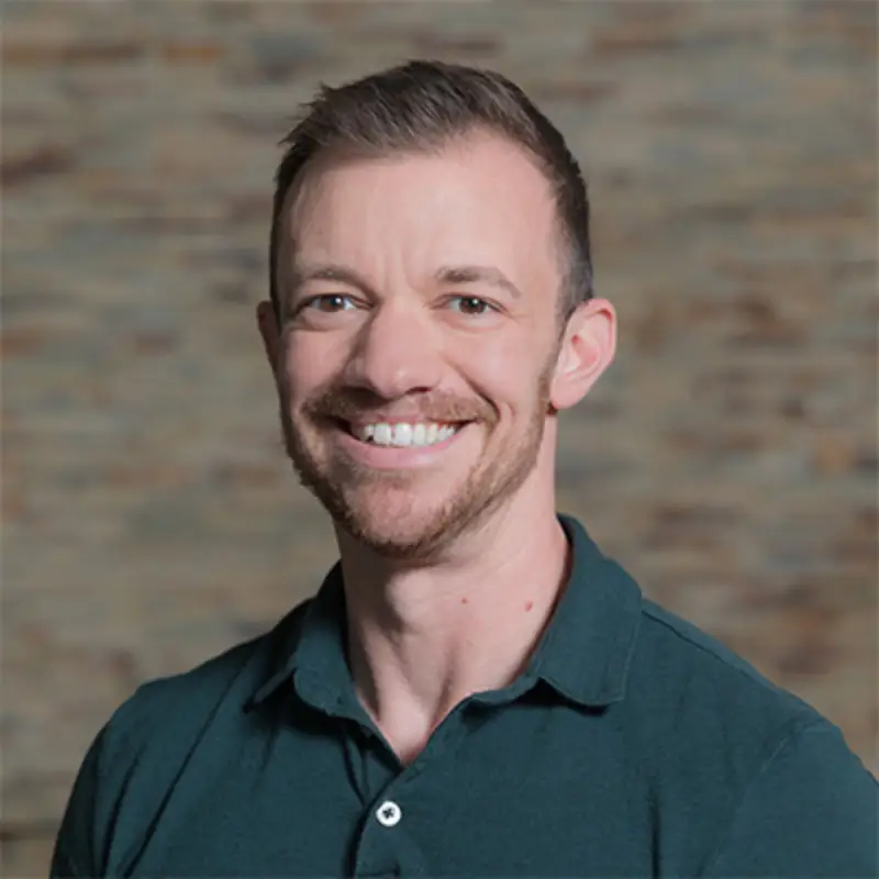 Headshot of Elliot Tebbe