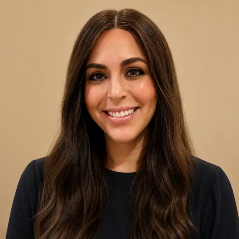 Headshot of Leah Schorr