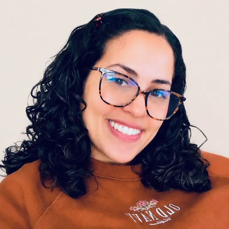 Headshot of Rebeca Carter