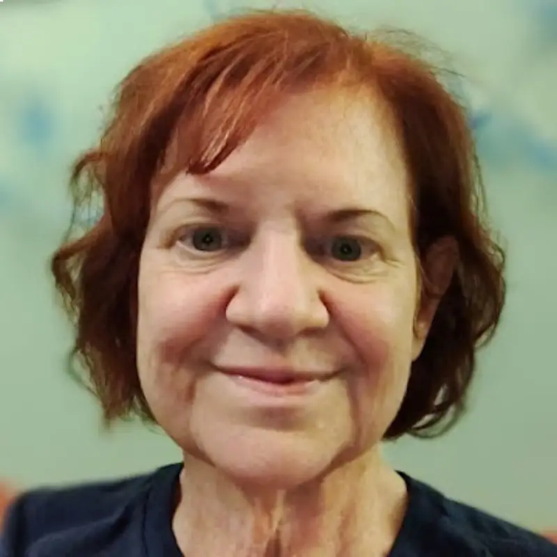 Headshot of Elena Lange