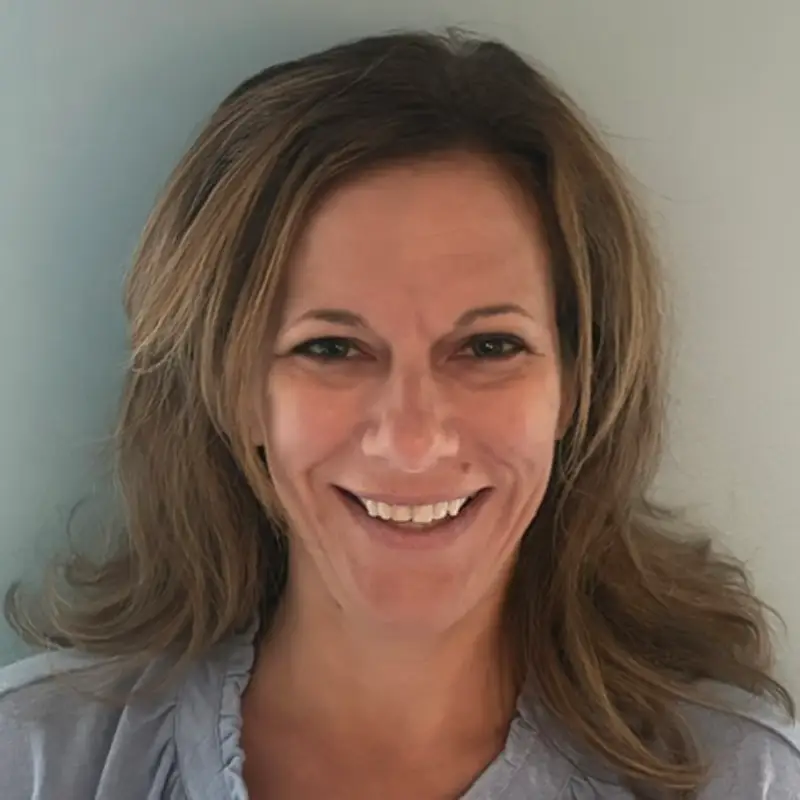 Headshot of Rebecca Mortland
