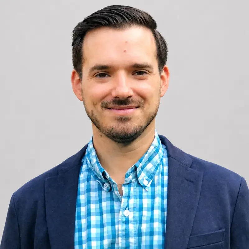 Headshot of Chris Gioielli