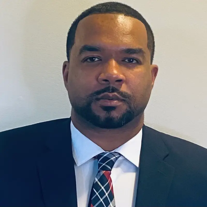 Headshot of Wayne Mason Jr
