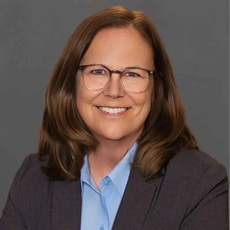 Headshot of Tracy Rugg