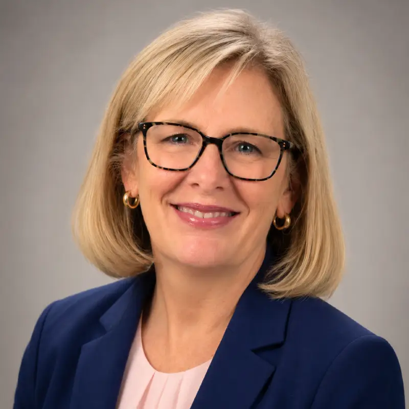 Headshot of Laura Stoppelbein