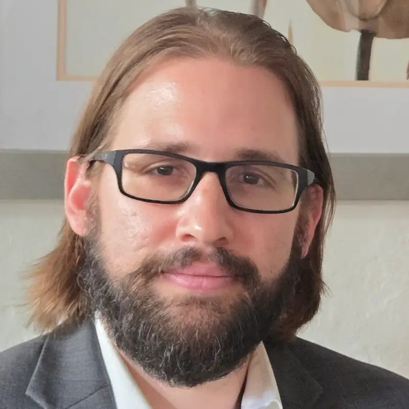 Headshot of Aldo Revilla