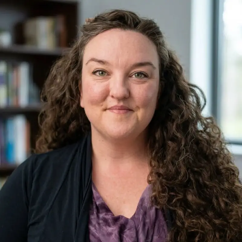Headshot of Jenna Scott