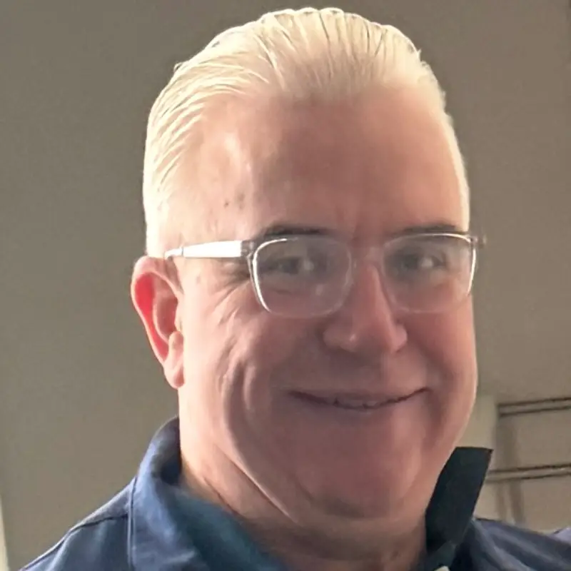 Headshot of Bob Connolly