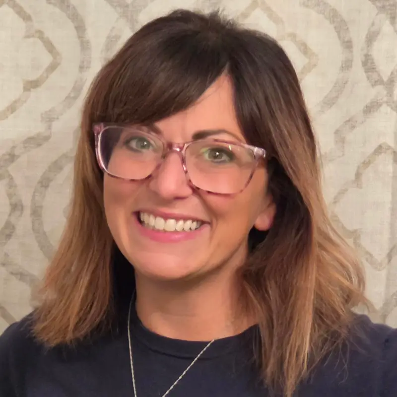 Headshot of Jennifer Vanasse