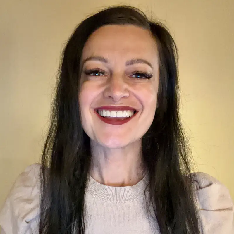 Headshot of Jennifer Pfeuffer