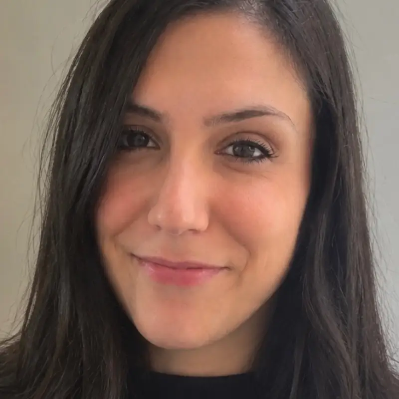 Headshot of Nina Carvalho