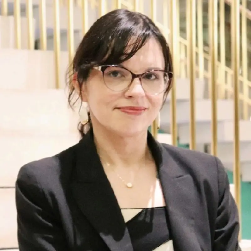 Headshot of Nadia Maynard