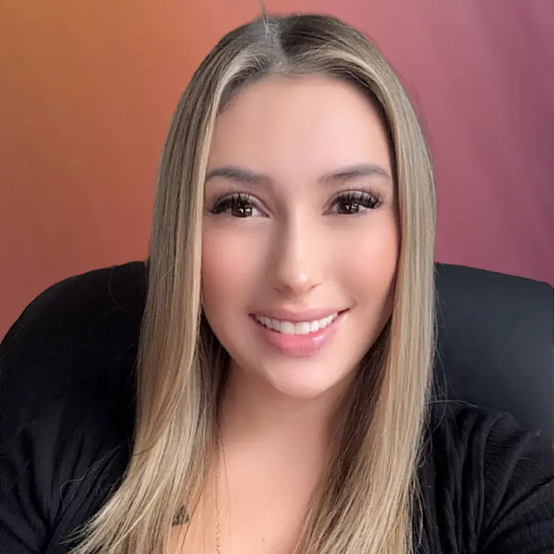 Headshot of Alyssa Parisien
