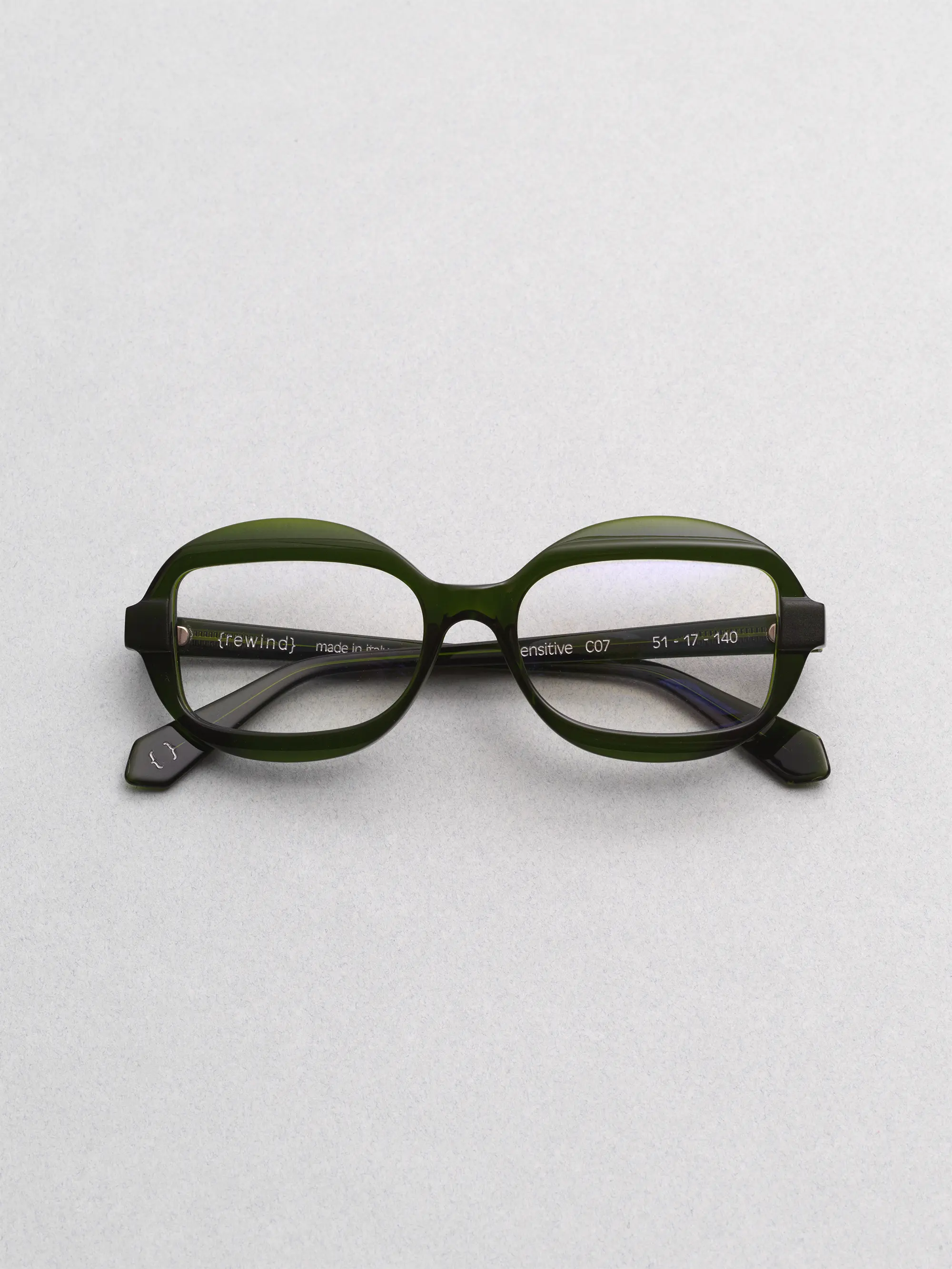 Rewind Eyewear – Sensitive model, elegant Italian frames with timeless 1990s inspiration