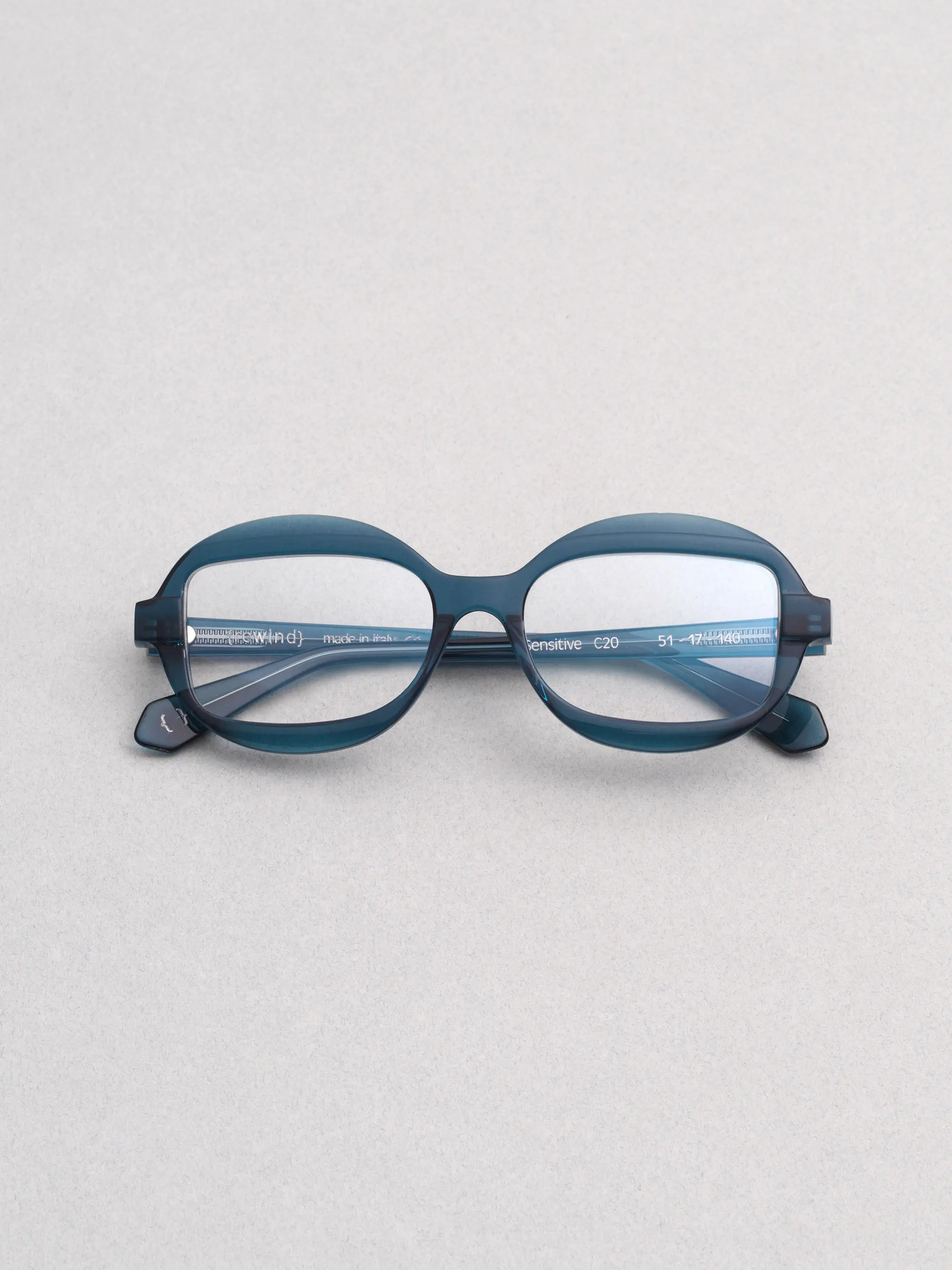 Rewind Eyewear – Sensitive model, elegant Italian frames with timeless 1990s inspiration
