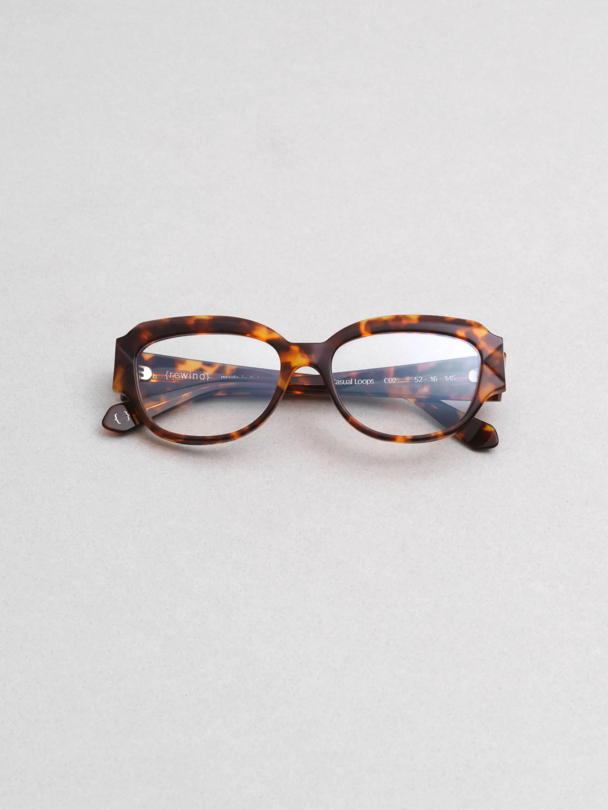 Rewind Eyewear – Casual Loops model, vintage-inspired Italian frames with a modern twist