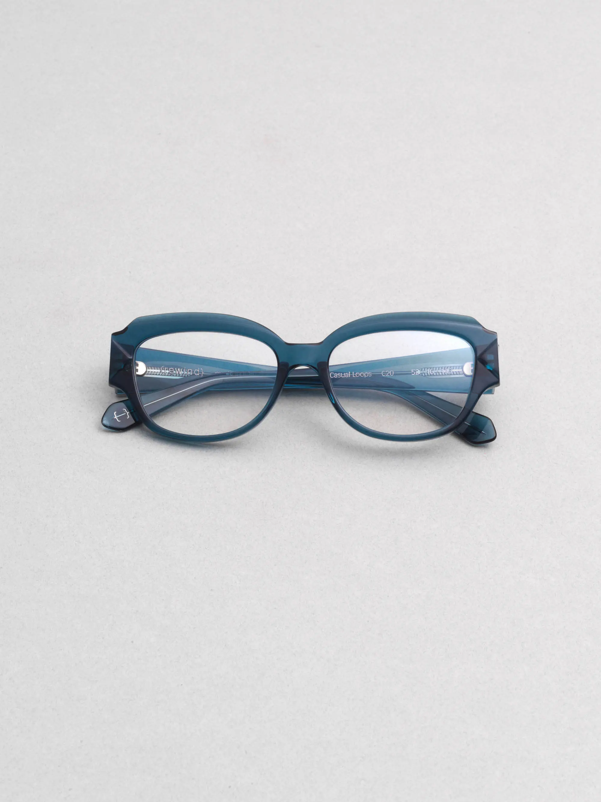 Rewind Eyewear – Casual Loops model, vintage-inspired Italian frames with a modern twist