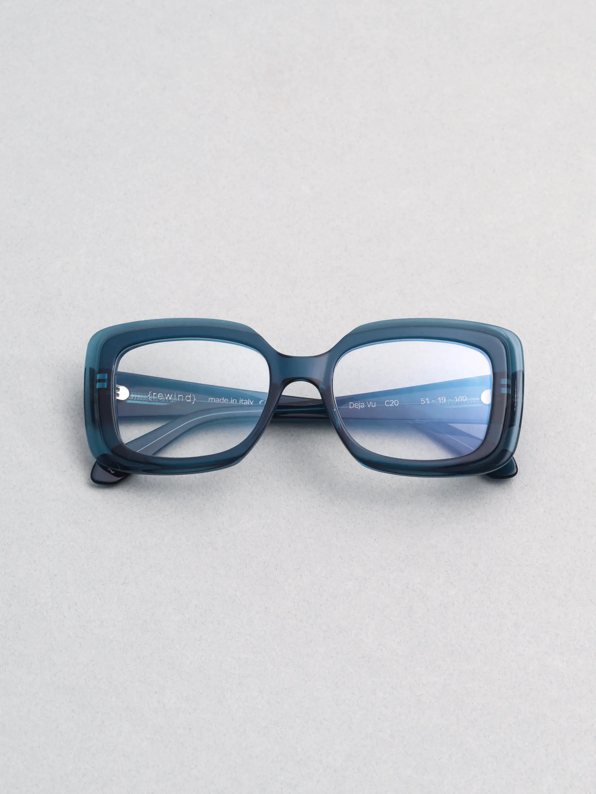 Rewind Eyewear – Deja Vu model, 1990s-inspired Italian design with a modern timeless style