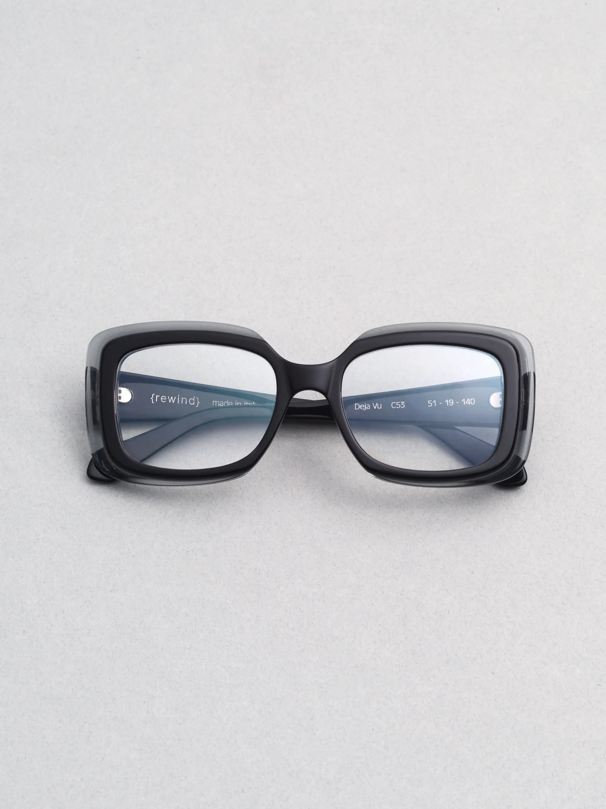 Rewind Eyewear – Deja Vu model, 1990s-inspired Italian design with a modern timeless style