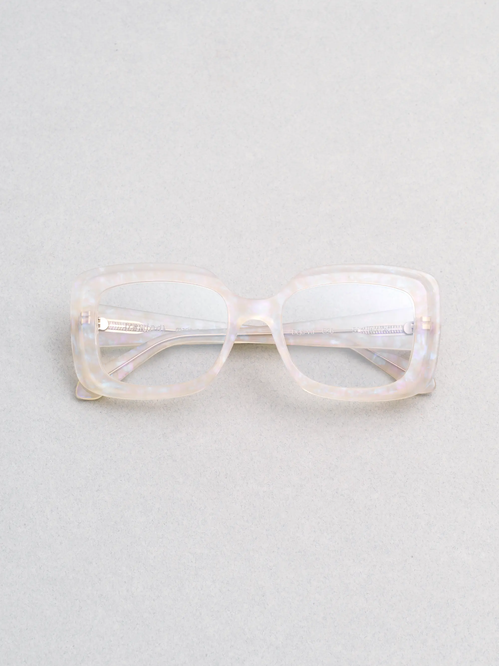 Rewind Eyewear – Deja Vu model, 1990s-inspired Italian design with a modern timeless style