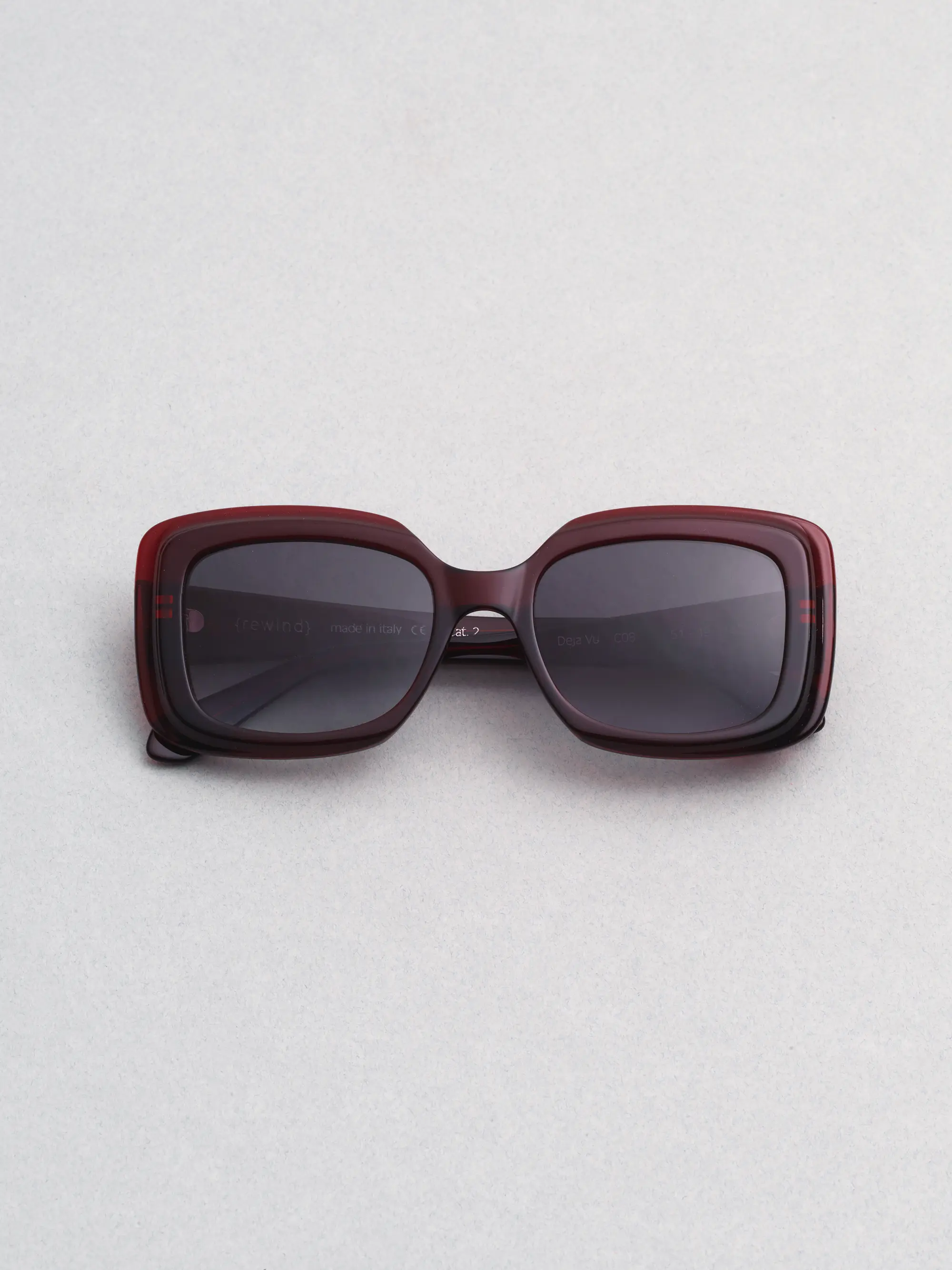 Rewind Eyewear – Deja Vu model, 1990s-inspired Italian design with a modern timeless style