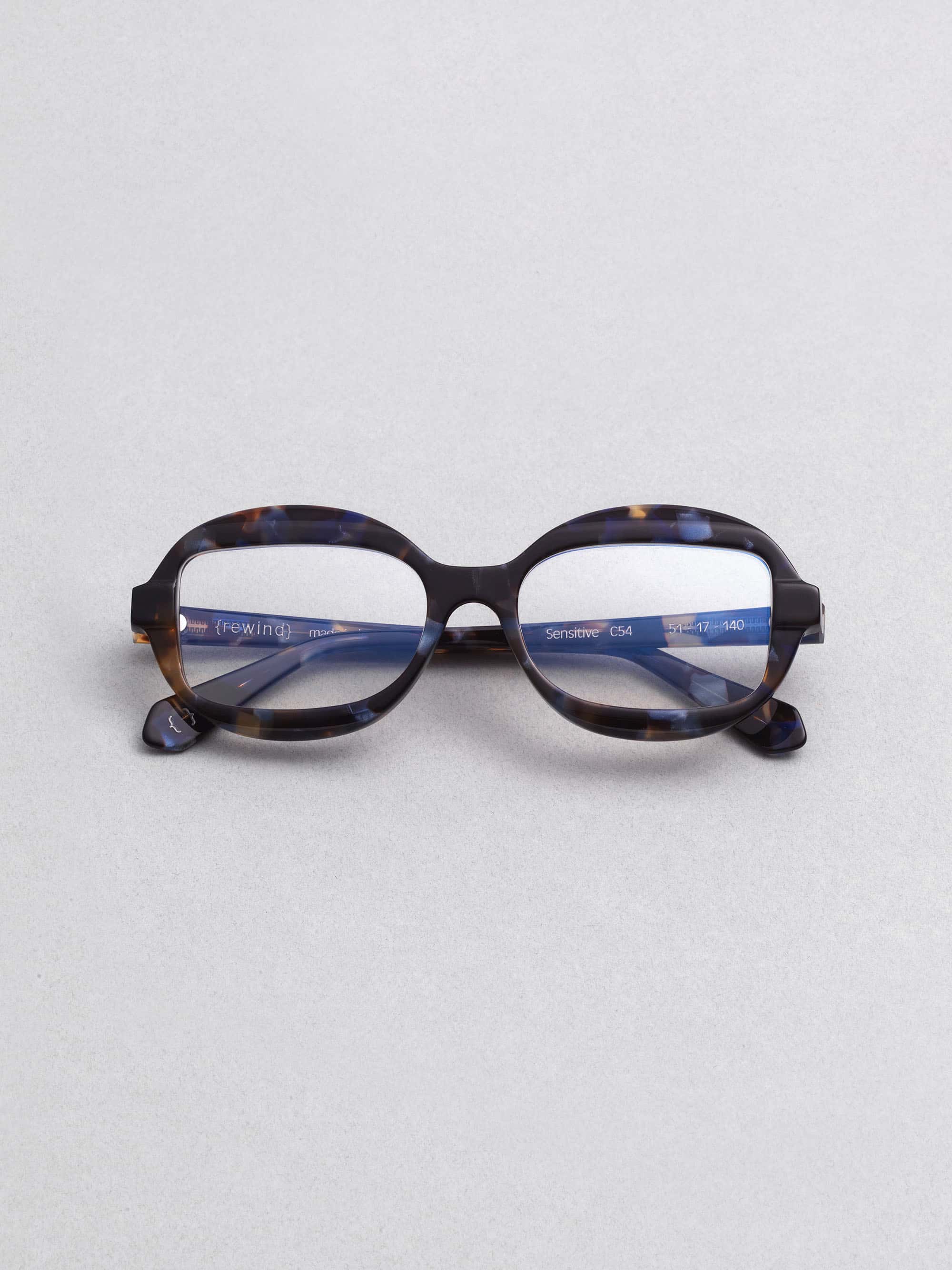 Rewind Eyewear – Sensitive model, elegant Italian frames with timeless 1990s inspiration