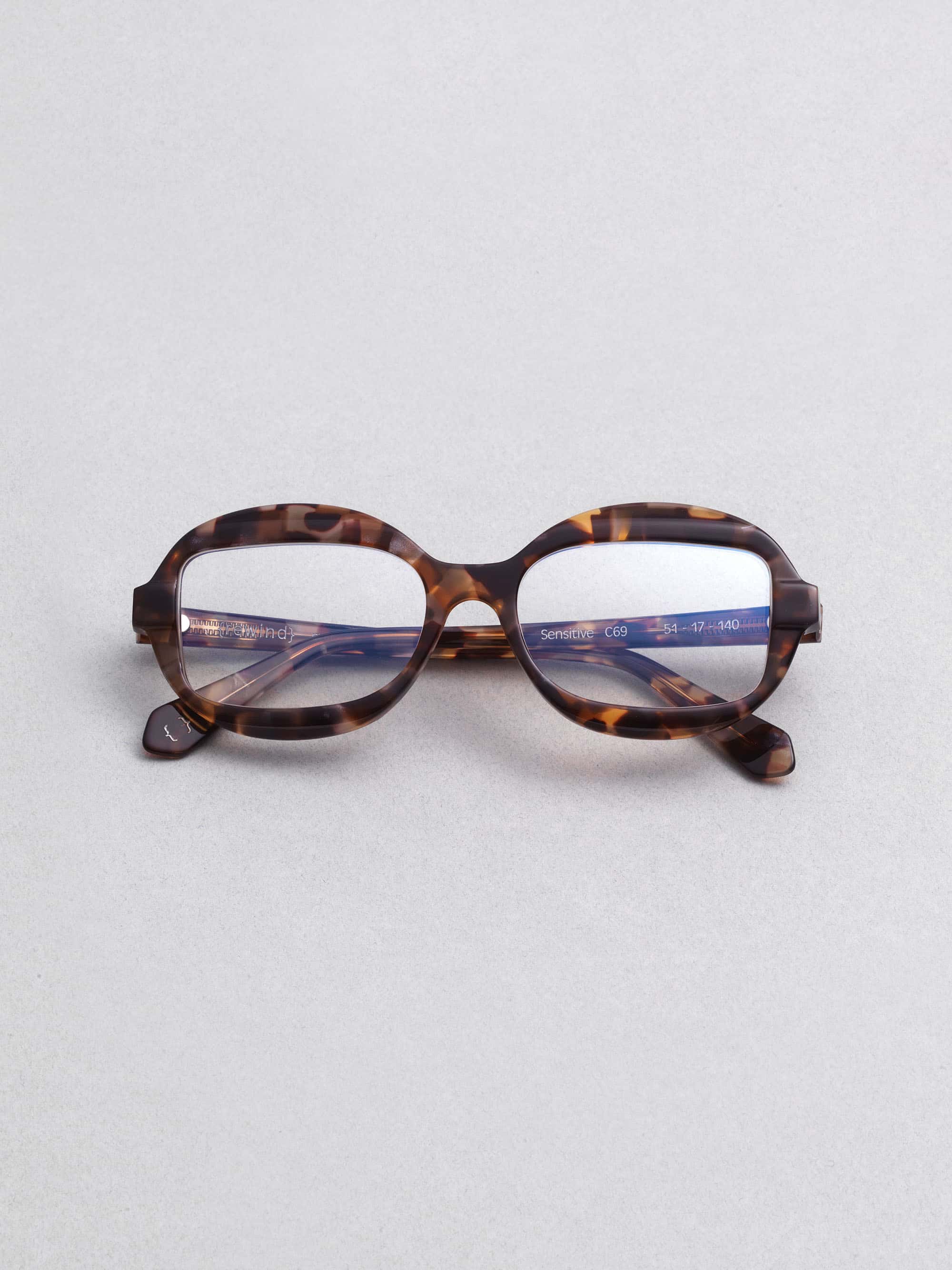 Rewind Eyewear – Sensitive model, elegant Italian frames with timeless 1990s inspiration
