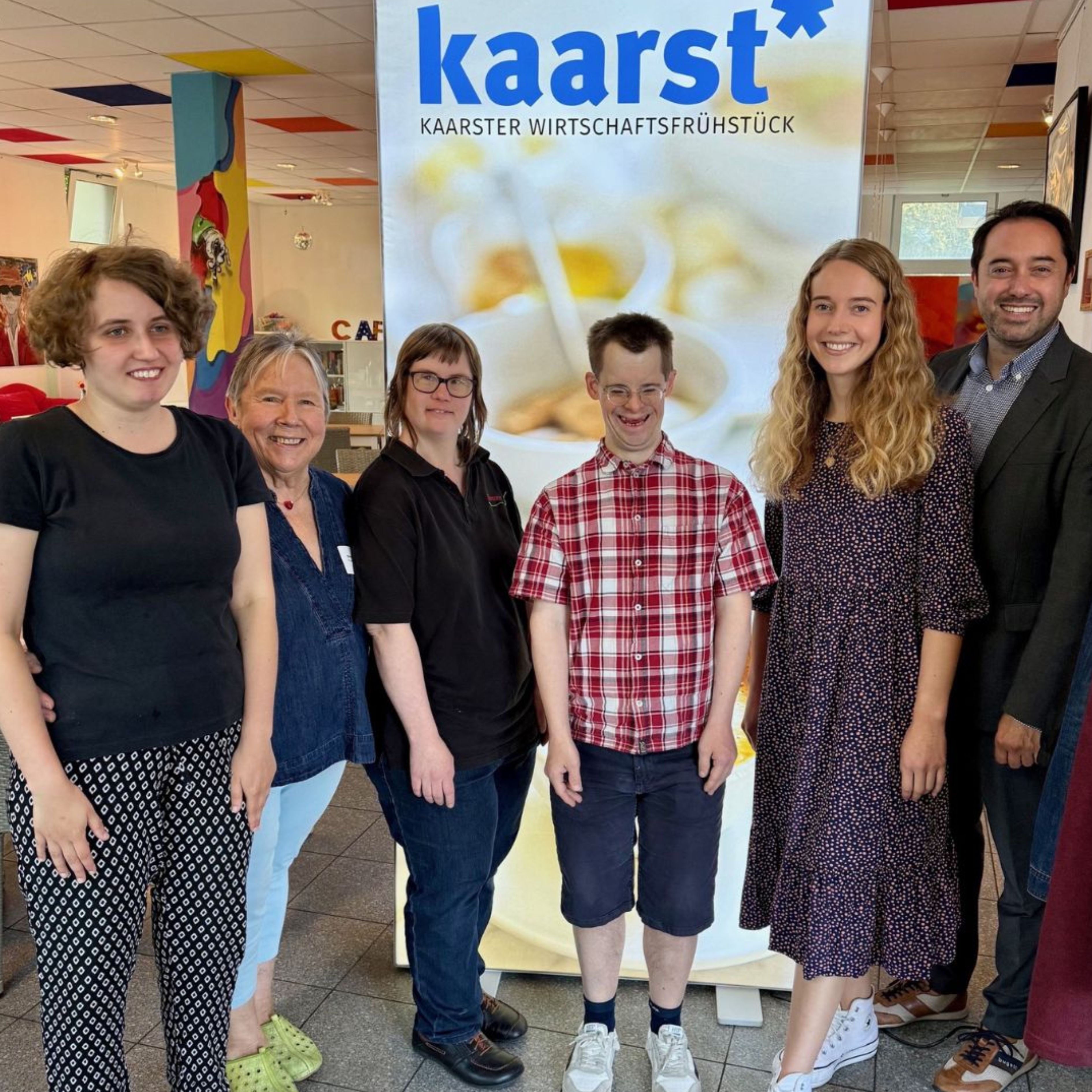 40 Gäste beim Wirtschaftsfrühstück im Kunstcafé Einblick 
