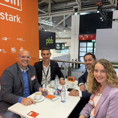 Die Kaarster Delegation im Gespräch mit einem Unternehmensvertreter.