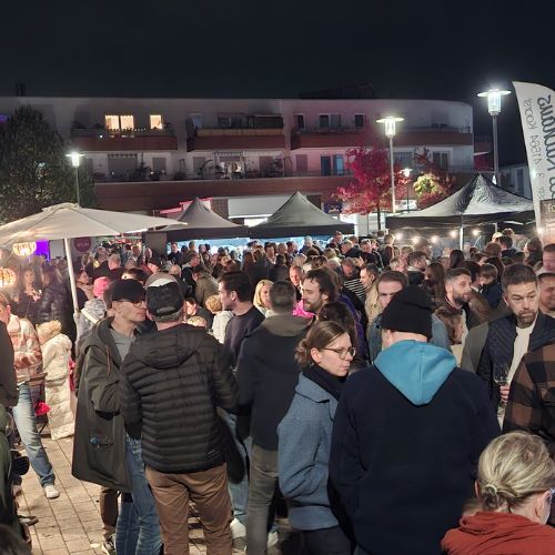 Viele Besucher auf dem St.-Eustachius-Platz.