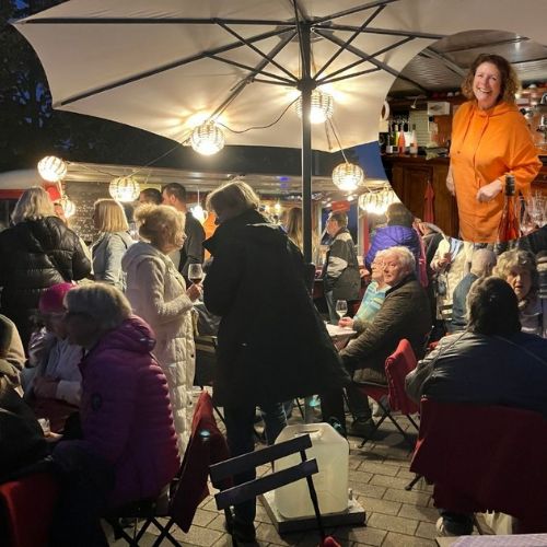 Das Café Tütüt von Claudia Pape bot Wein und Zwiebelkuchen an. 