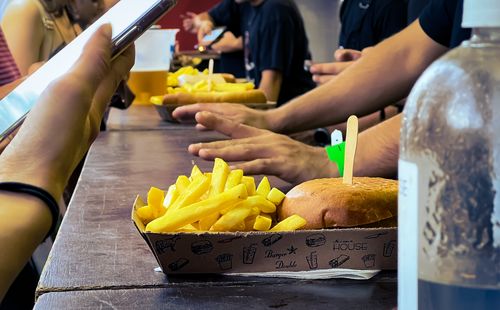 Comptoir ou l'on vend des hamburgers