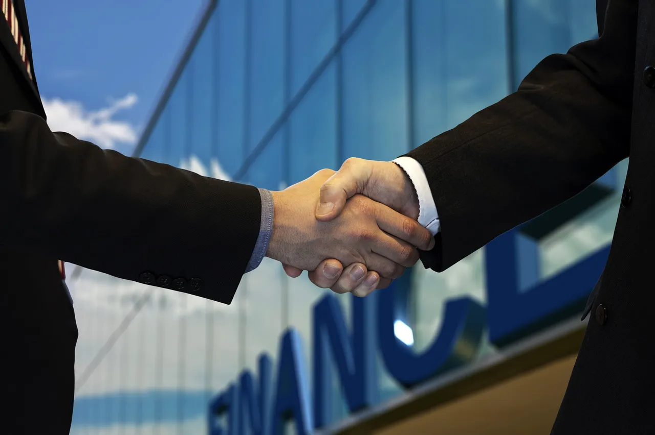 A picture of two business man shaking hands