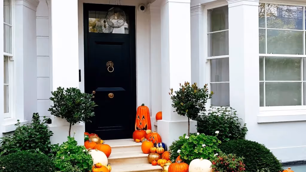 How to Throw the Best Halloween Party at HOME