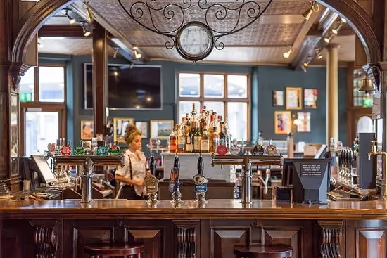 Best Bars in Wandsworth: A Guide to the Top Drinking Spots in the Area