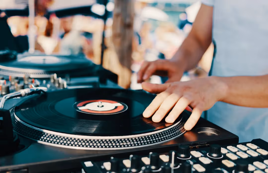 Benefits of Hiring Live Musicians for a Party