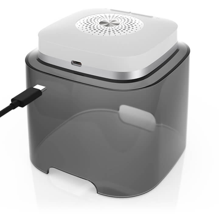 Dry box for all rechargeable hearing aids dry-cap uv 2.2® rear view with USB-C socket and USB-C cable
