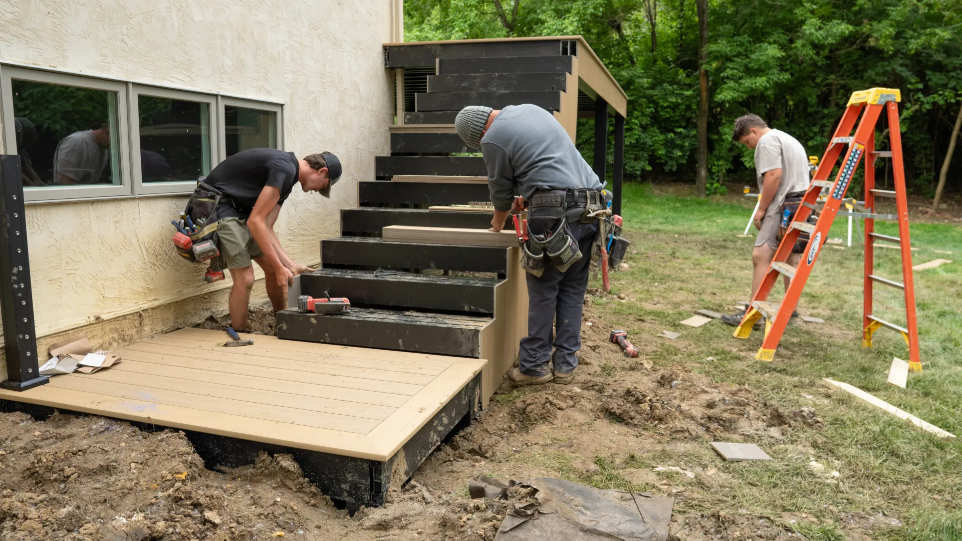 How Amish Deck Builders Combine Tradition with Modern Design