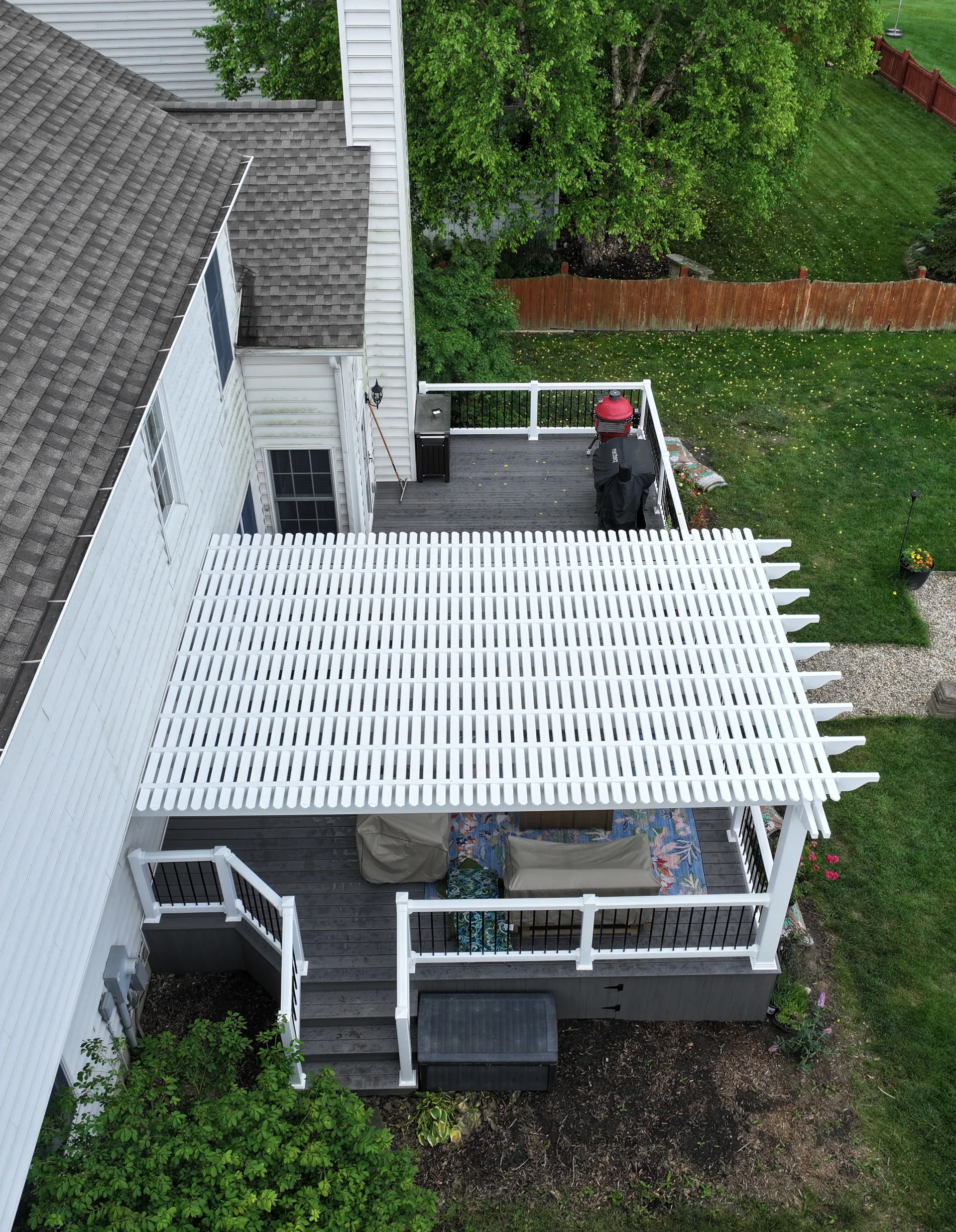 White vinyl pergola over a Castle Gate composite deck with outdoor seating and railing in Powell, Ohio.
