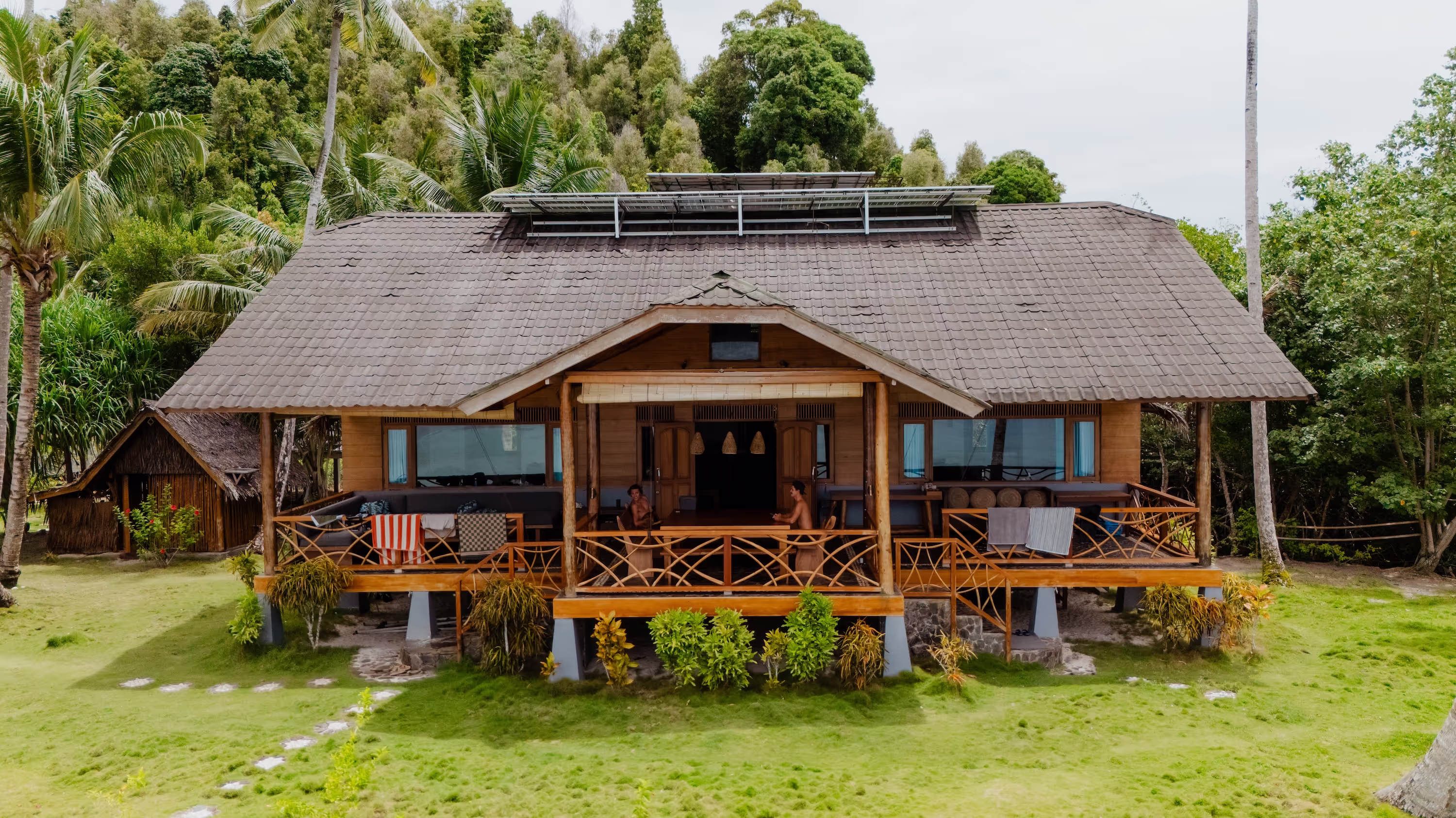 Villa drone super close up