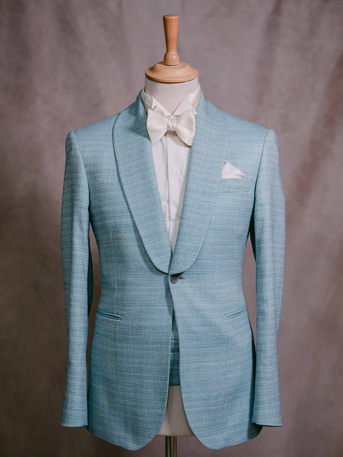 Costume bleu ciel Maison Geraci - costume smoking, costume deux pieces, costume bleu jersey, costume loro piana, tissu loro piana, lin laine et soie, costume luxe