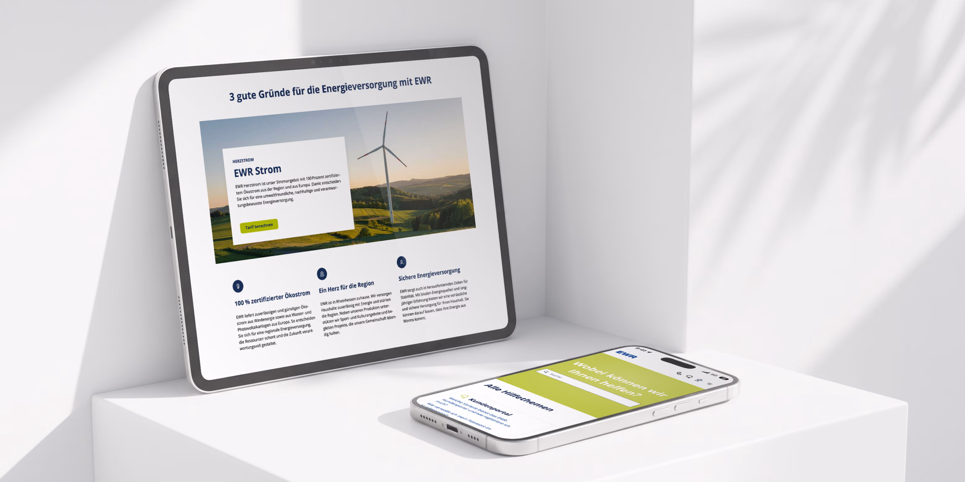 Zwei PPC Smart Meter vor grauem Hintergrund