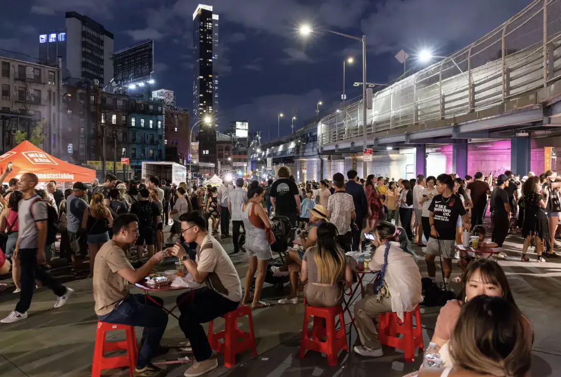 华埠夜市每场都吸引了大量的社区华人前来参与