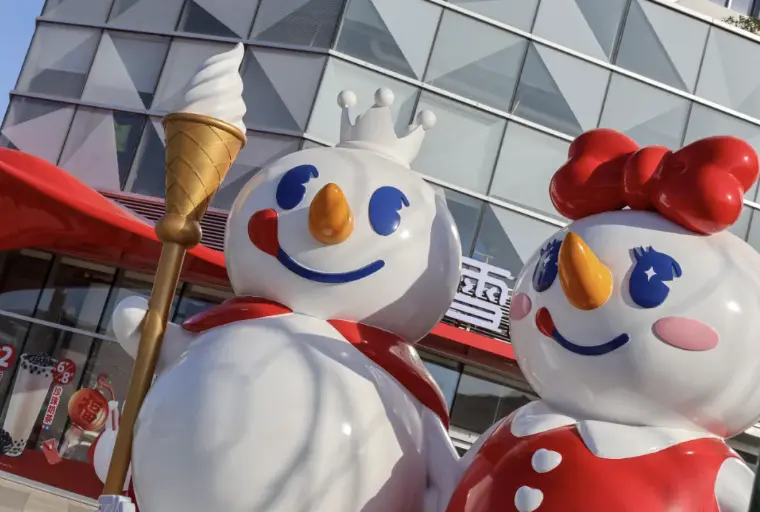 蜜雪冰城的“雪王”IP，已经成为全球餐饮zui