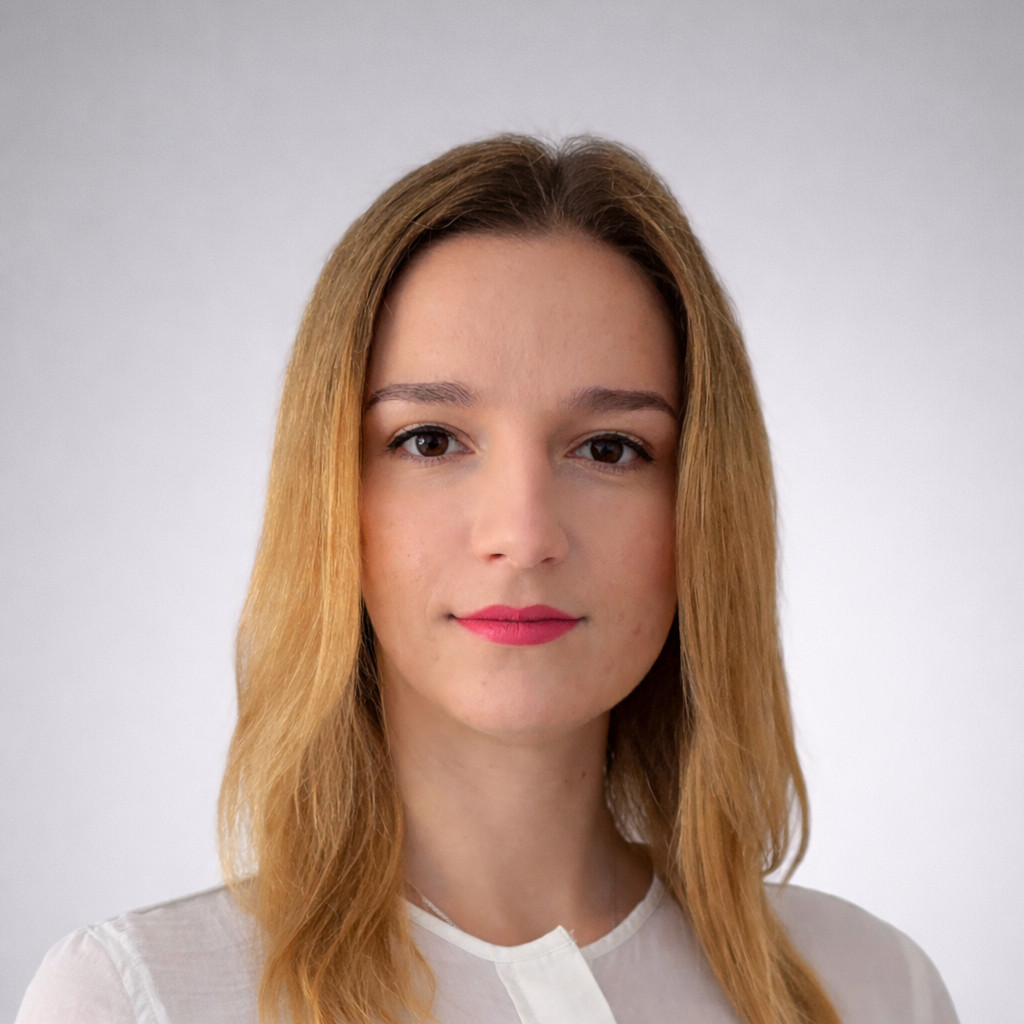Nora Dimitrova, Beratung & Vertrieb