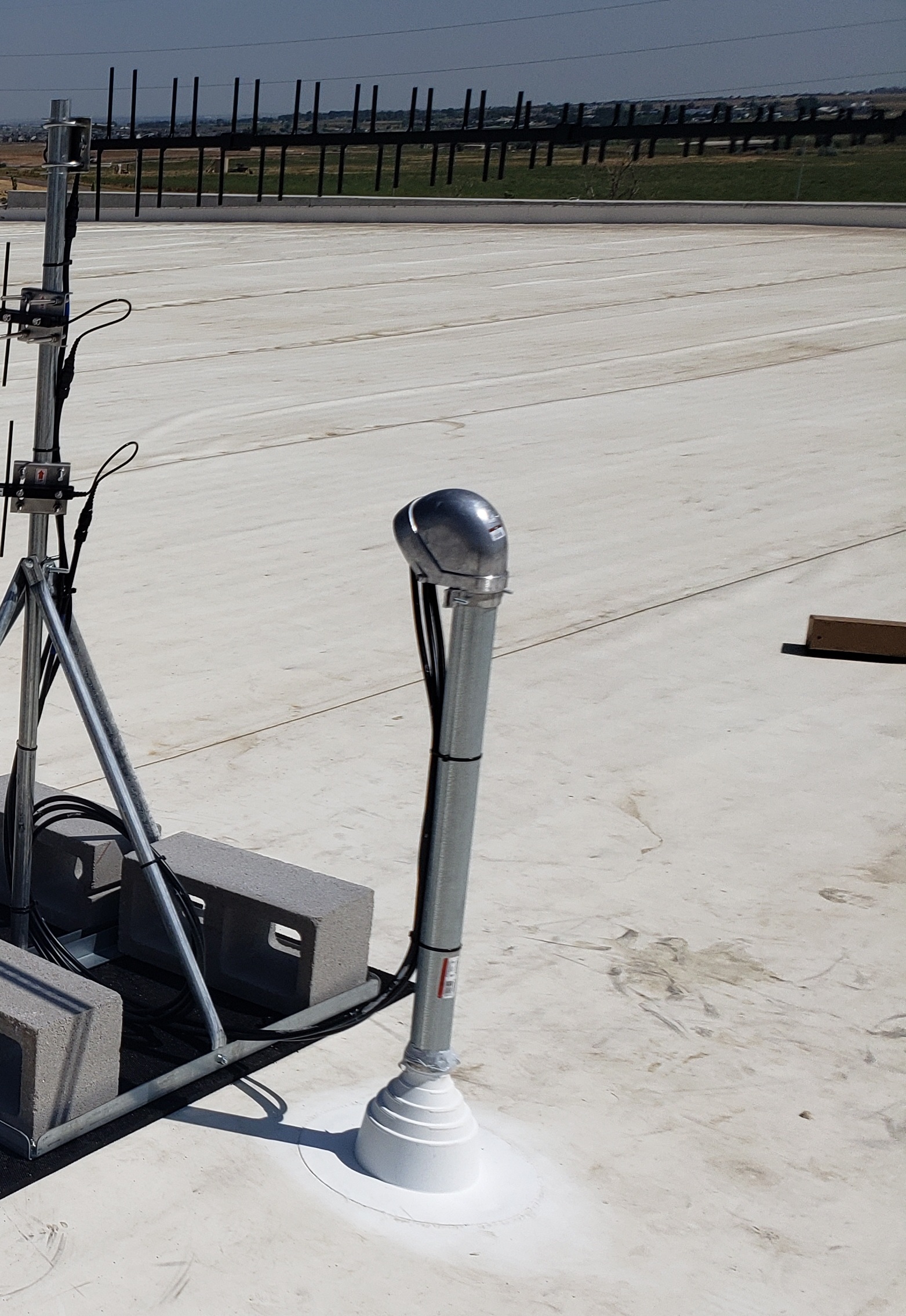 Step-by-step guide to installing in-building LTE/5G DAS solutions for enhanced cellular coverage. Learn more about antenna placement, testing, and installation best practices.