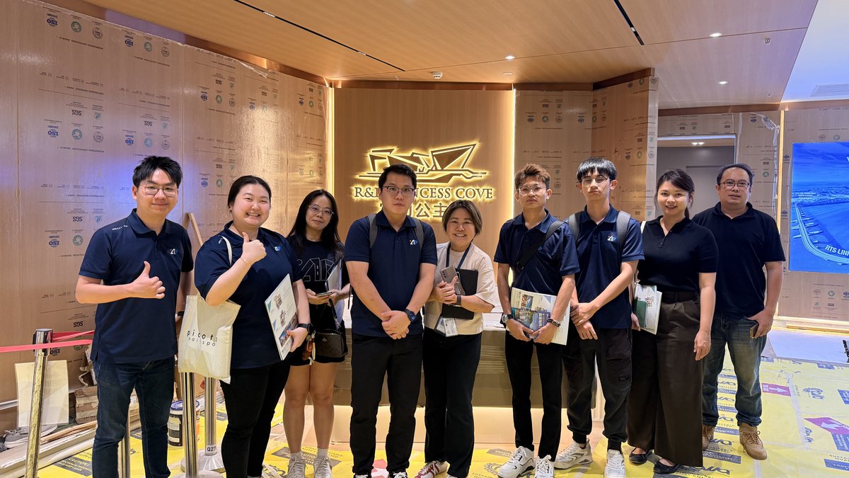 Apricity JB team at the R&F Princess Cove gallery