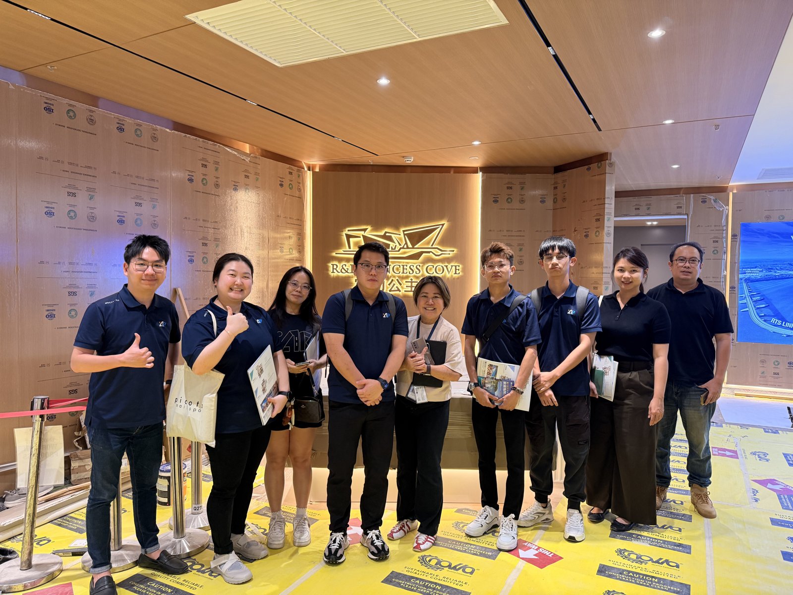 Apricity JB team at the R&F Princess Cove gallery